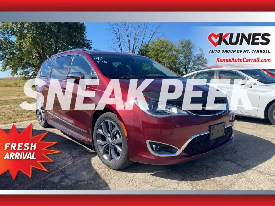 2017 Chrysler Pacifica Limited photo 1
