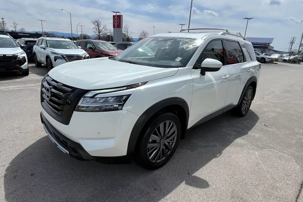 2024 Nissan Pathfinder SL photo 1
