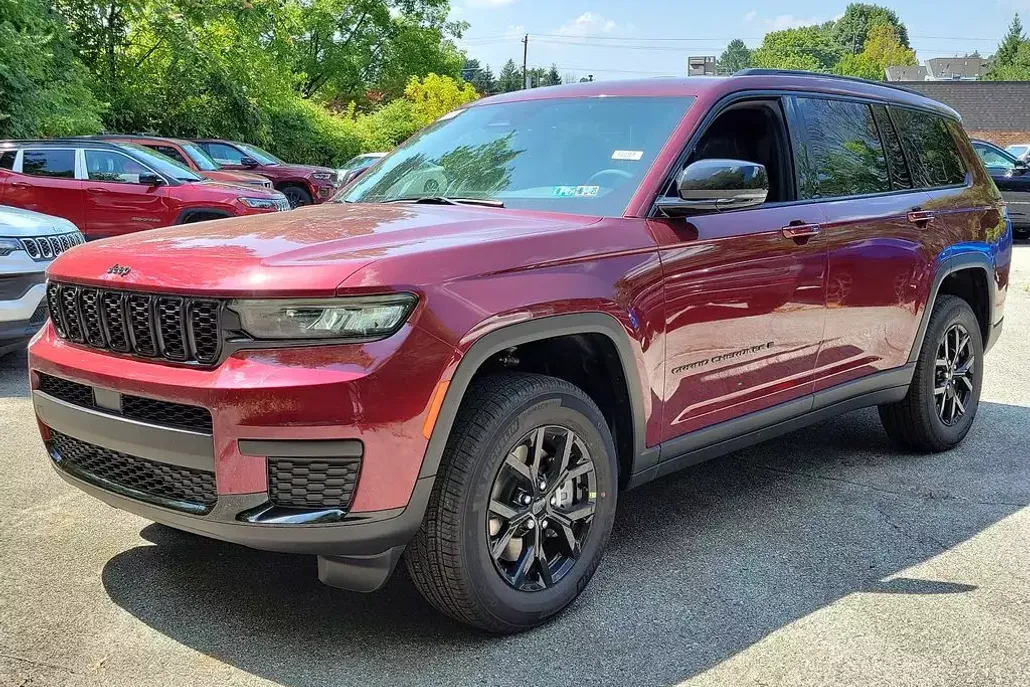2024 Jeep Grand Cherokee Altitude photo 1