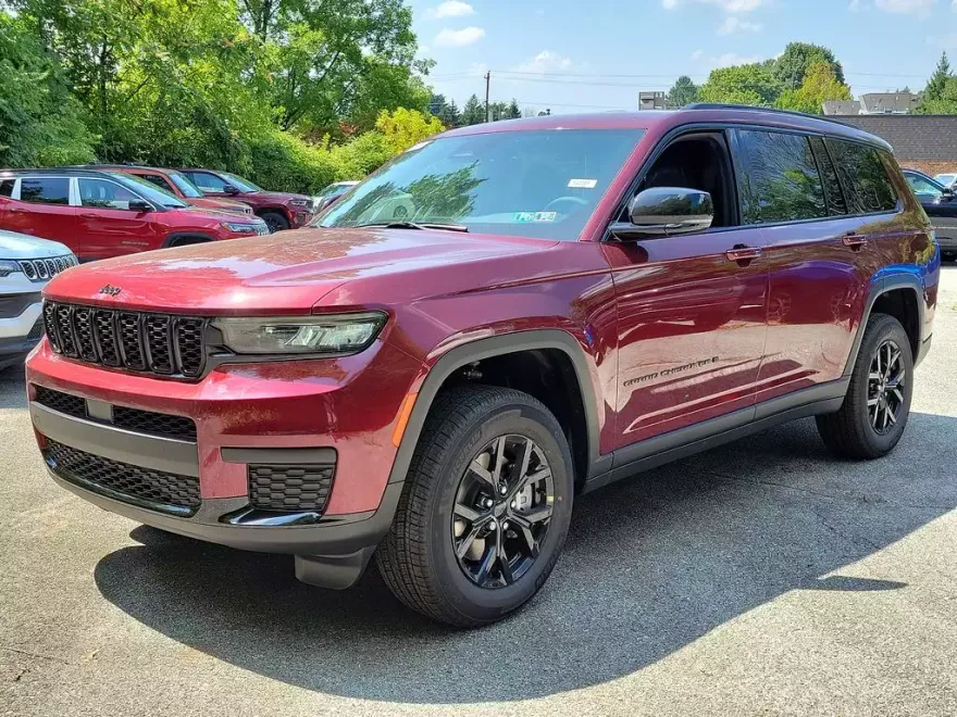 2024 Jeep Grand Cherokee Altitude photo 1