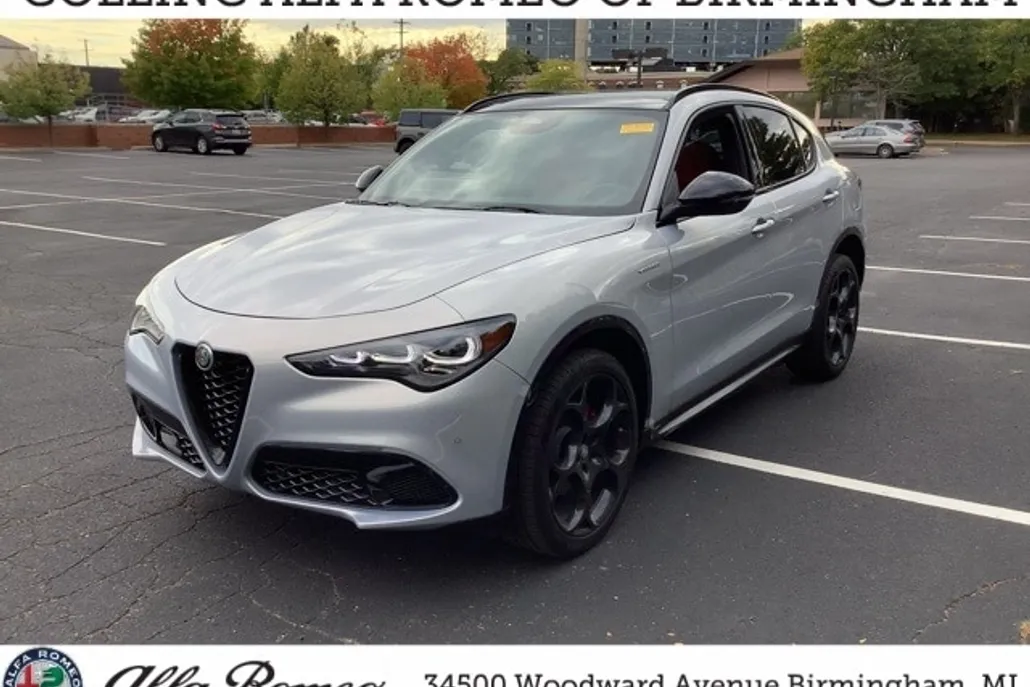 2025 Alfa Romeo Stelvio Sprint photo 1