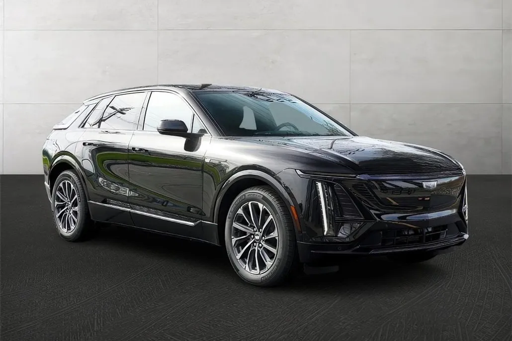 2025 Cadillac Lyriq Sport photo 1
