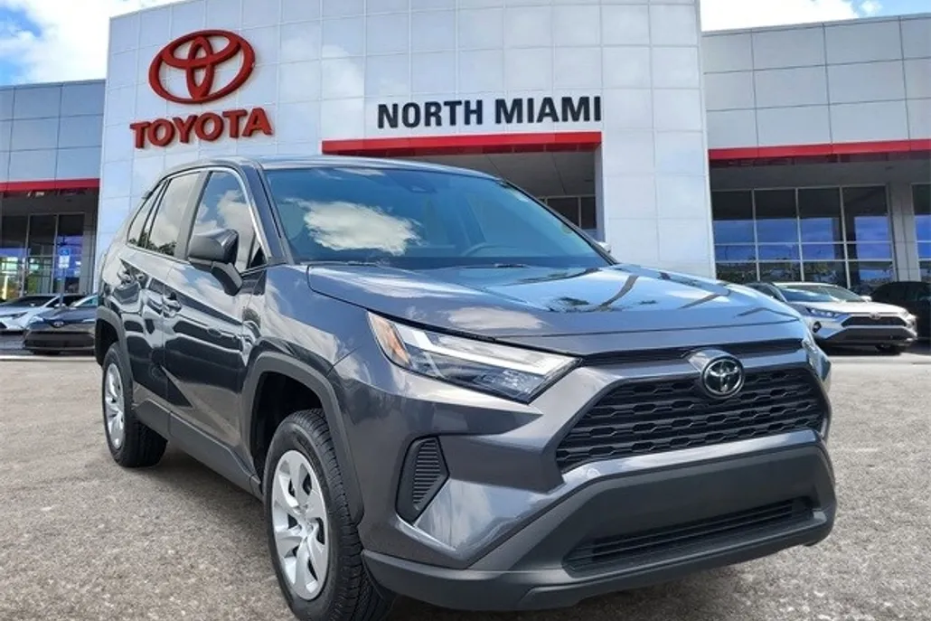 2023 Toyota RAV4 LE photo 1