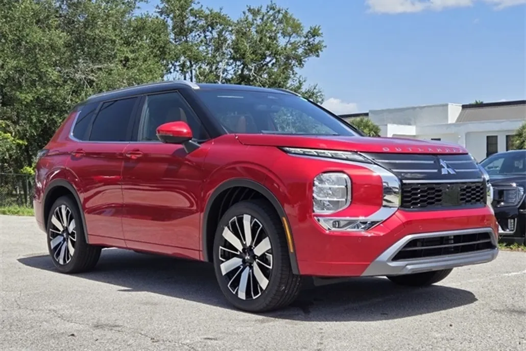 2025 Mitsubishi Outlander SEL photo 1