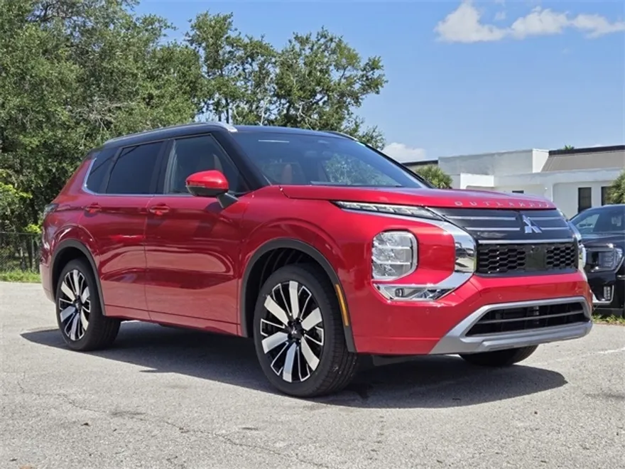 2025 Mitsubishi Outlander SEL photo 1