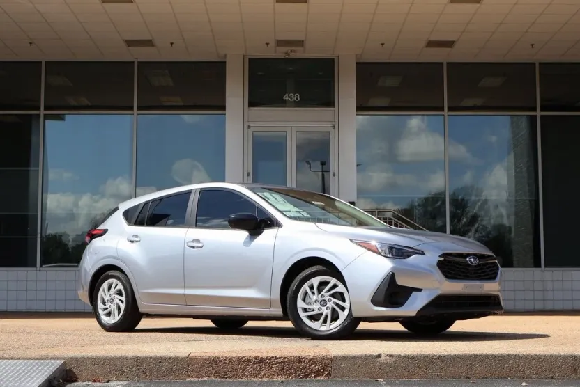 2025 Subaru Impreza Base photo 1