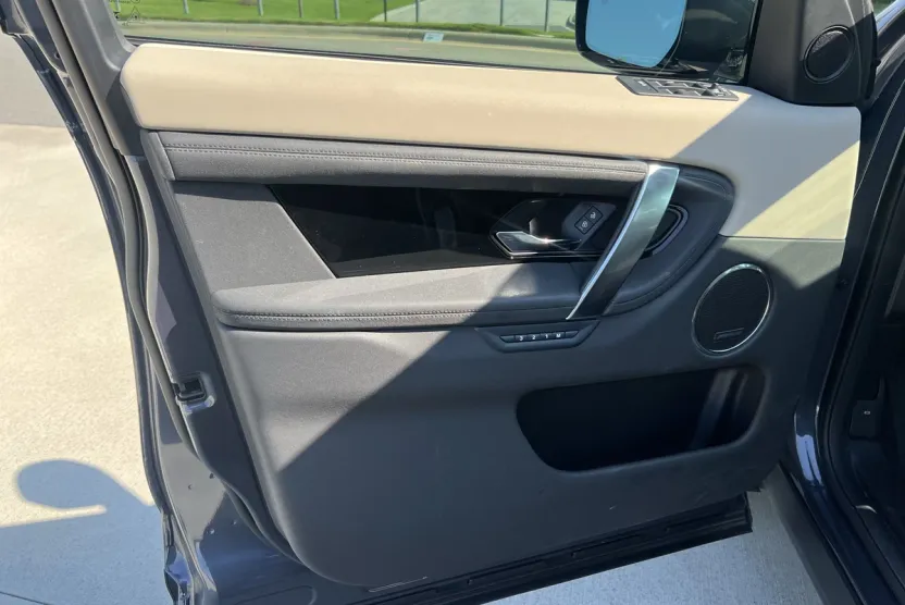 2024 Land Rover Discovery Sport S photo 1