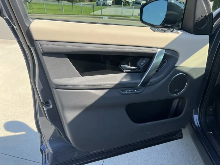 2024 Land Rover Discovery Sport S photo 1