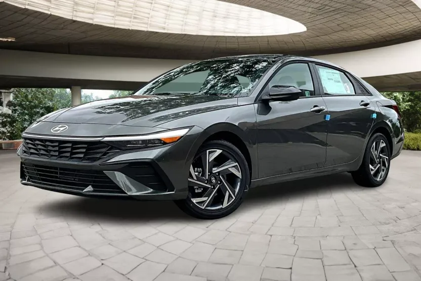 2025 Hyundai Elantra SEL Sport photo 1