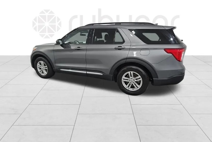 2023 Ford Explorer XLT photo 1