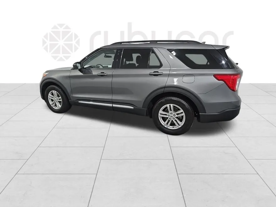 2023 Ford Explorer XLT photo 1