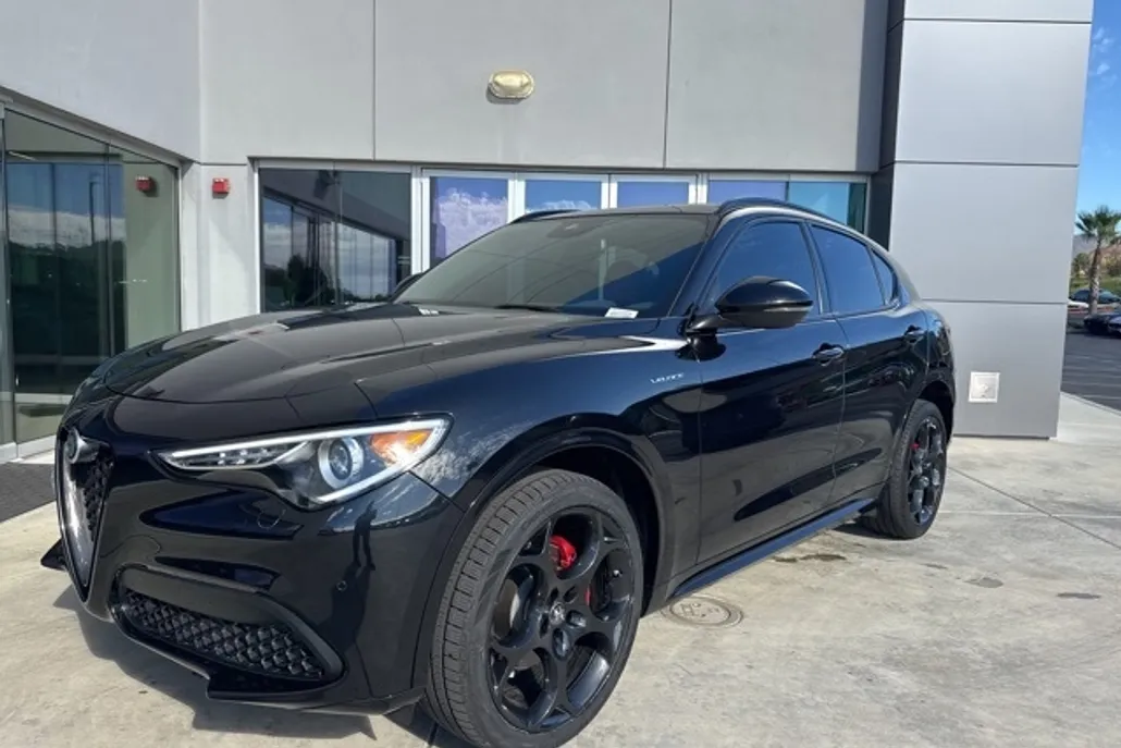 2022 Alfa Romeo Stelvio Ti Sport photo 1