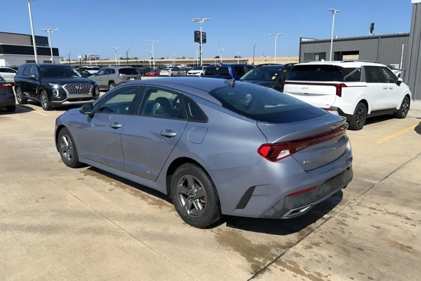 2021 Kia K5 LX photo 1