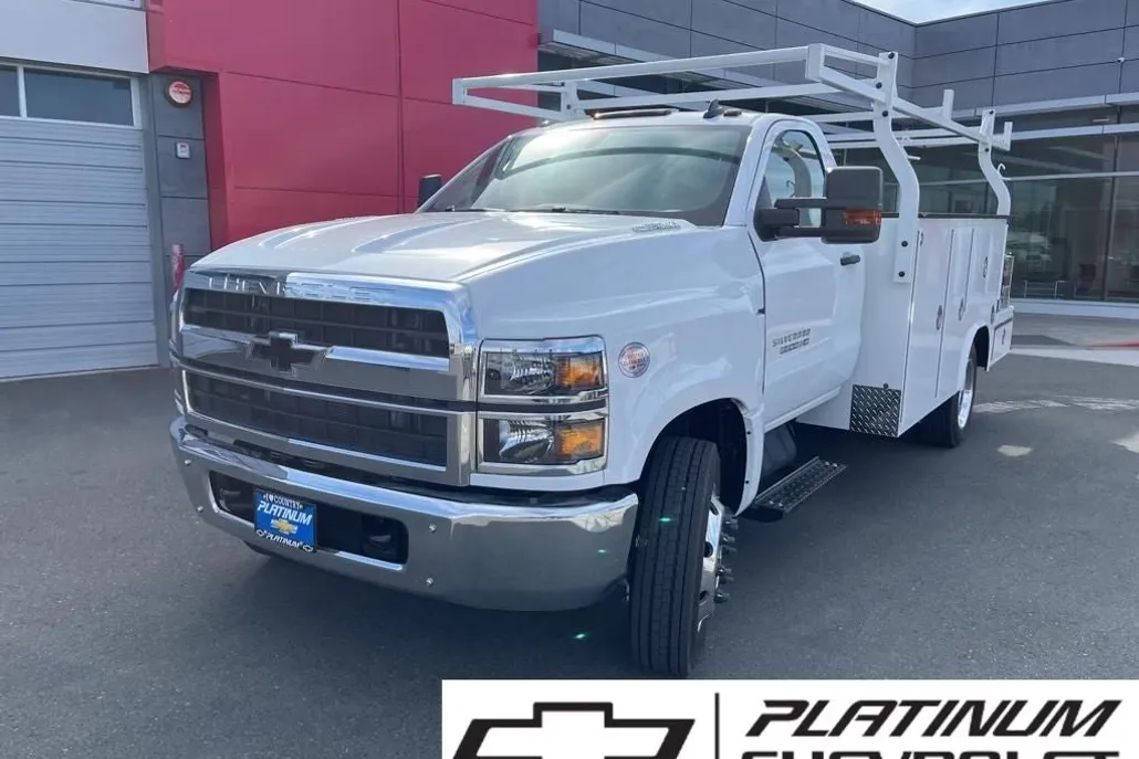 2023 Chevrolet Silverado 5500HD Work Truck photo 1