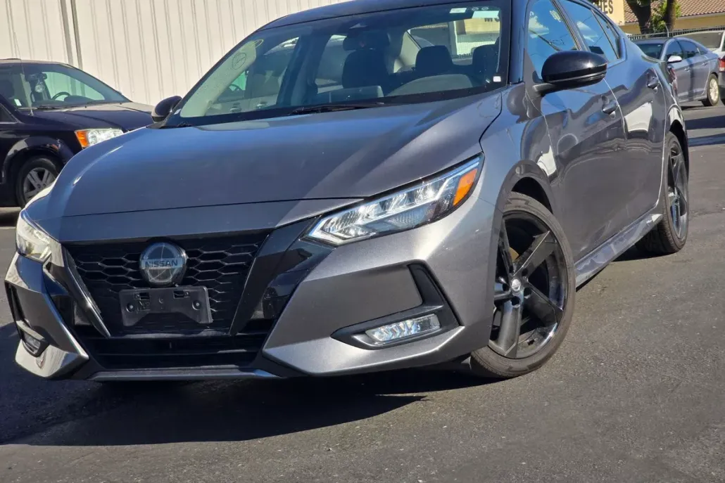 2023 Nissan Sentra SR photo 1