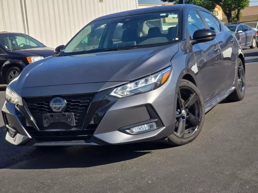 2023 Nissan Sentra SR photo 1