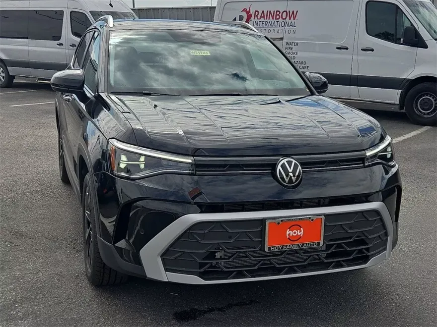 2025 Volkswagen Taos SE photo 1