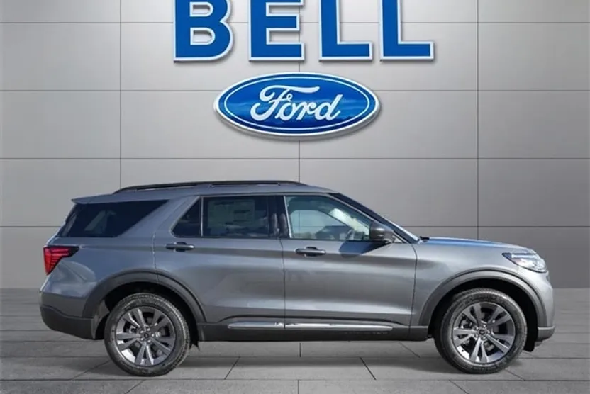 2025 Ford Explorer photo 1