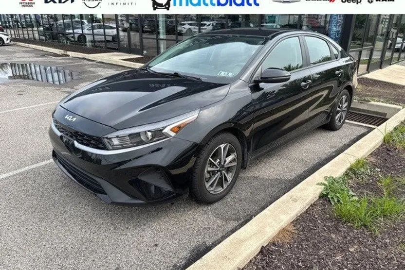 2023 Kia Forte LXS photo 1