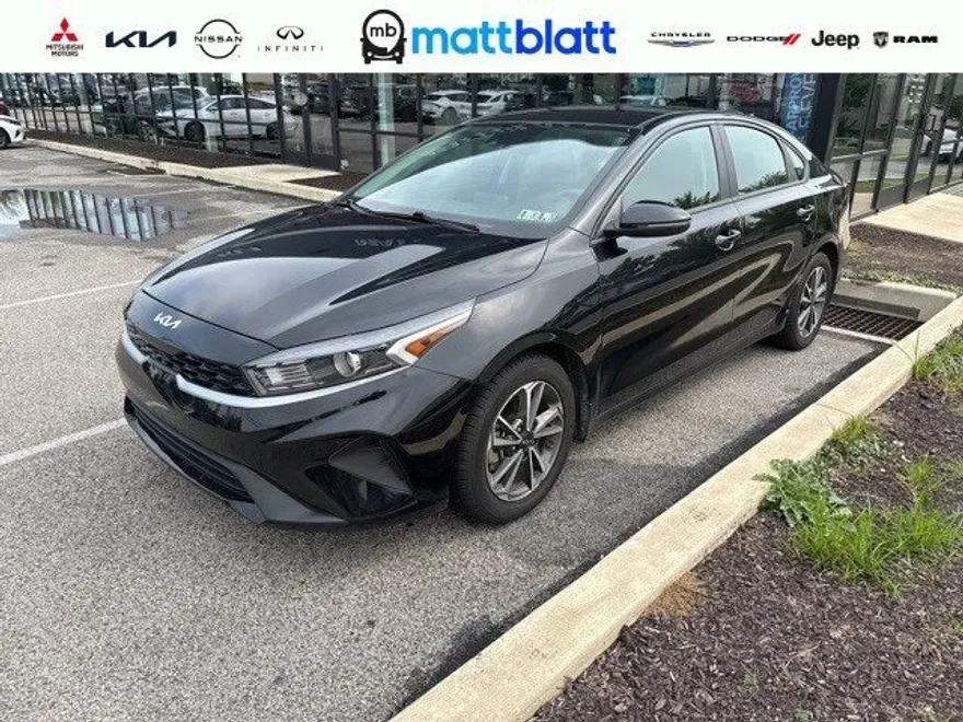 2023 Kia Forte LXS photo 1