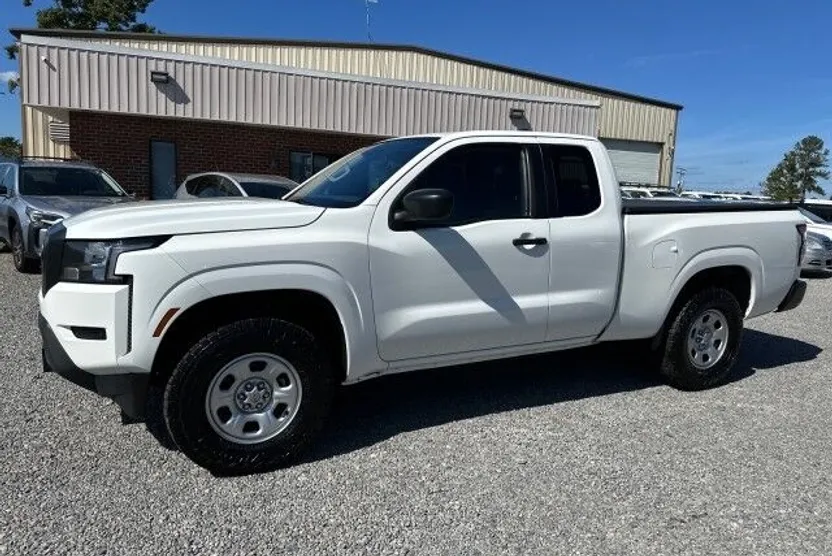 2023 Nissan Frontier S King Cab photo 1