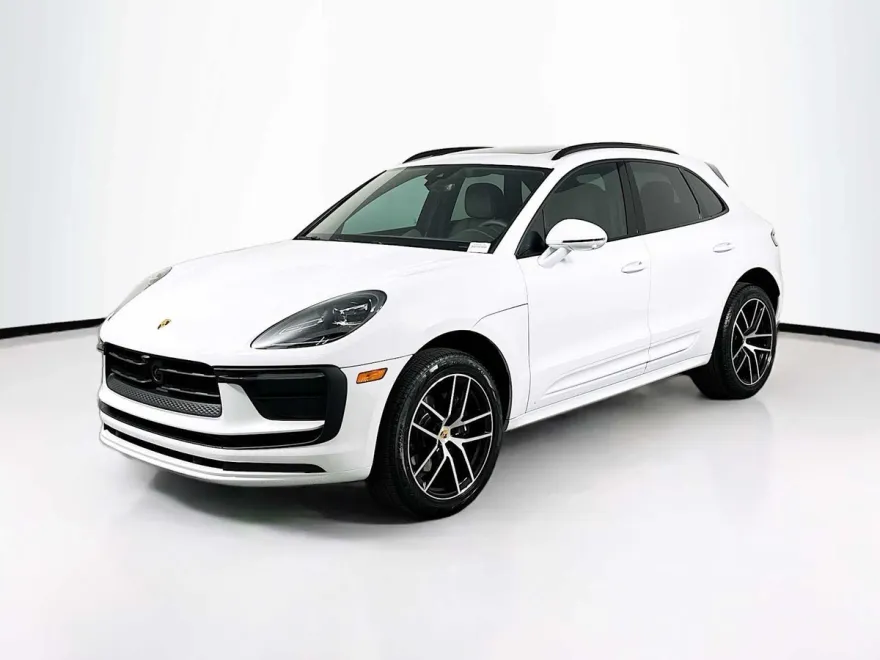 2025 Porsche Macan T photo 1