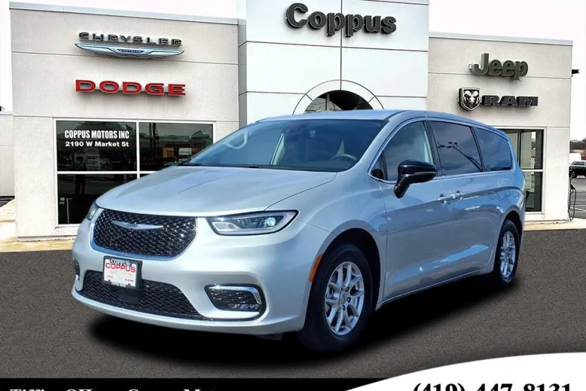 2024 Chrysler Pacifica Touring L photo 1