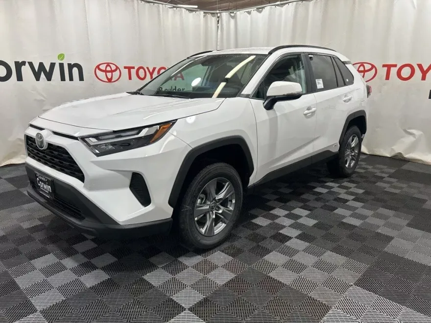 2025 Toyota RAV4 Hybrid XLE photo 1