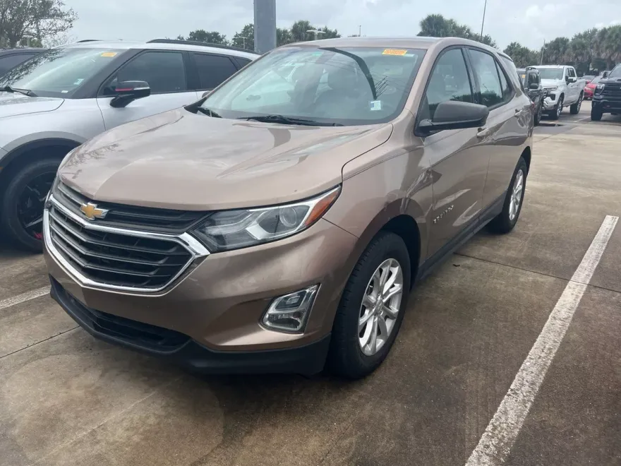 2019 Chevrolet Equinox LS photo 1
