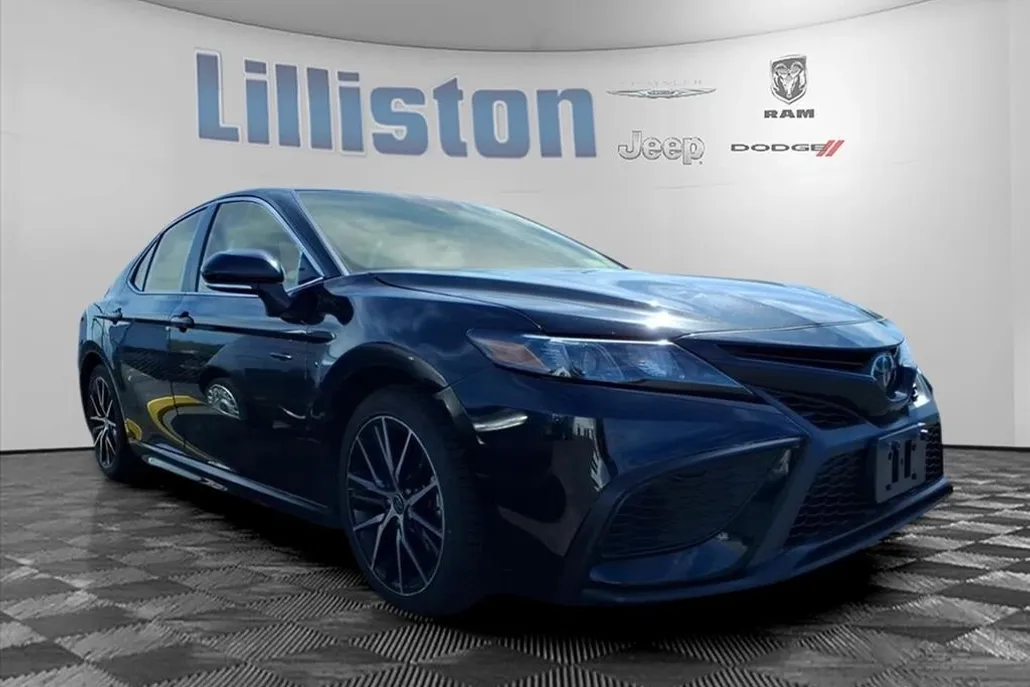 2023 Toyota Camry SE photo 1