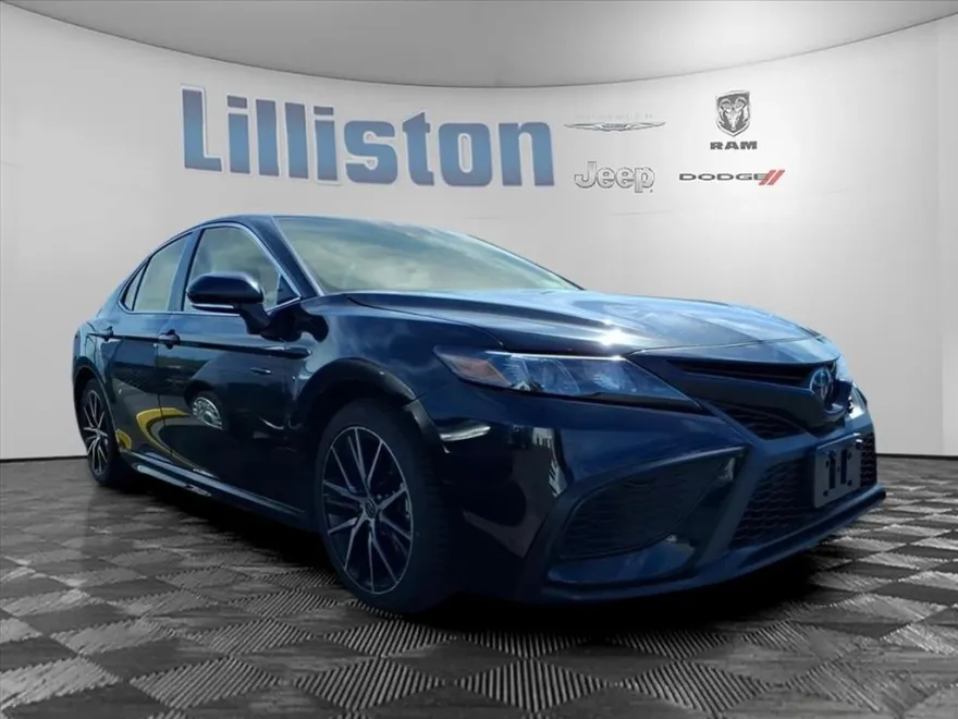 2023 Toyota Camry SE photo 1