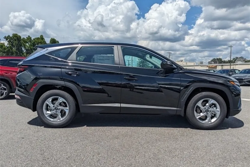 2024 Hyundai Tucson SE photo 1