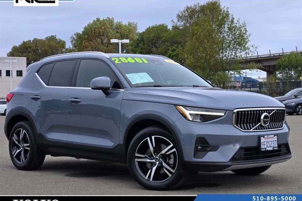 2023 Volvo XC40 Plus photo 1