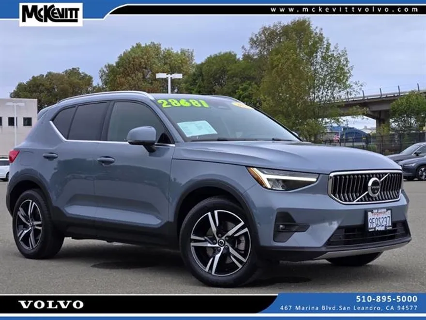 2023 Volvo XC40 Plus photo 1