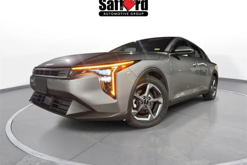 2025 Kia K4 LXS photo 1