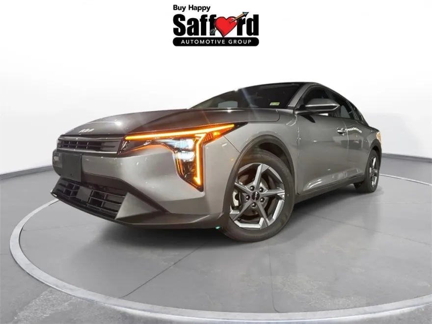 2025 Kia K4 LXS photo 1
