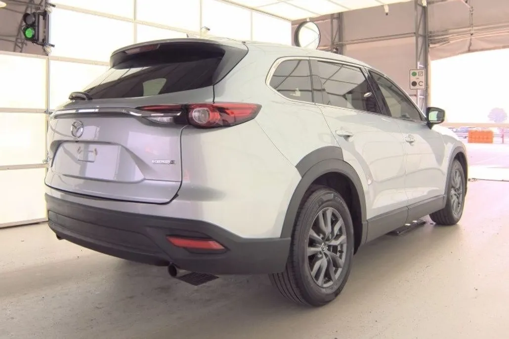 2023 Mazda CX-9 Touring photo 1