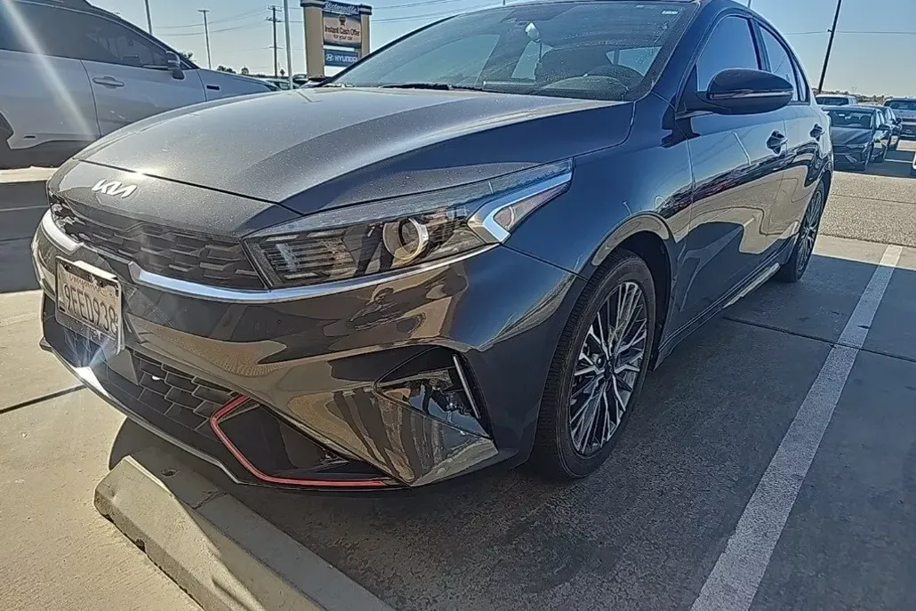 2023 Kia Forte GT-Line photo 1