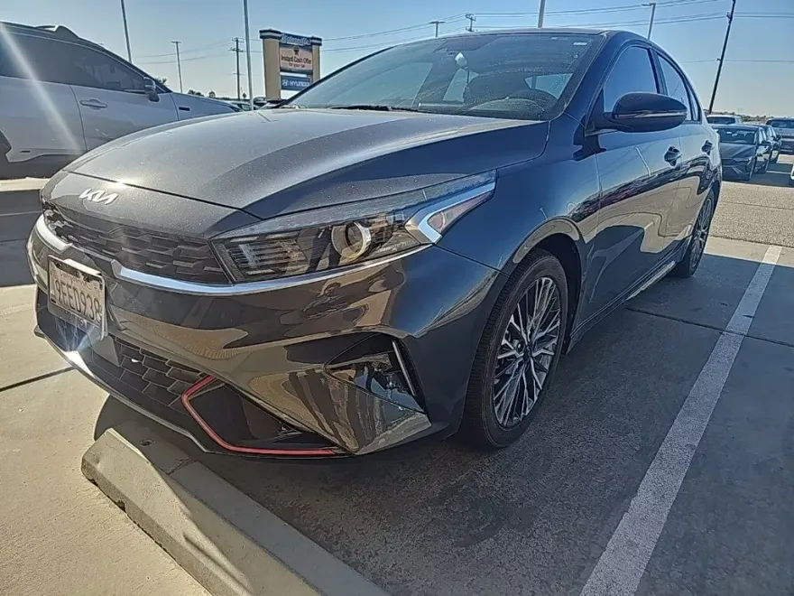 2023 Kia Forte GT-Line photo 1