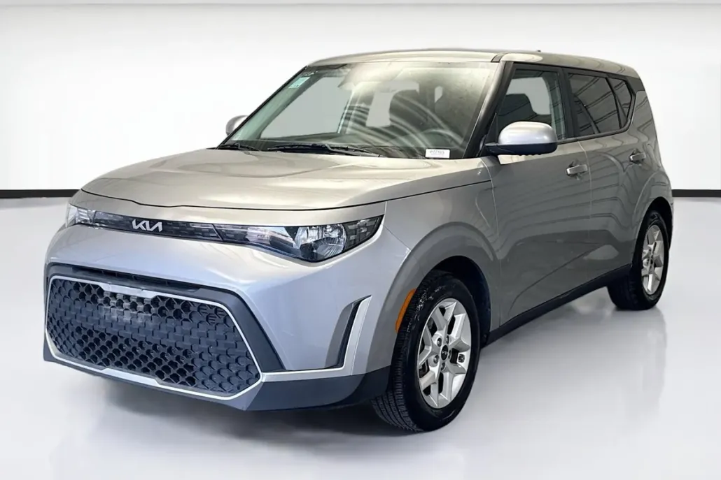 2023 Kia Soul LX photo 1