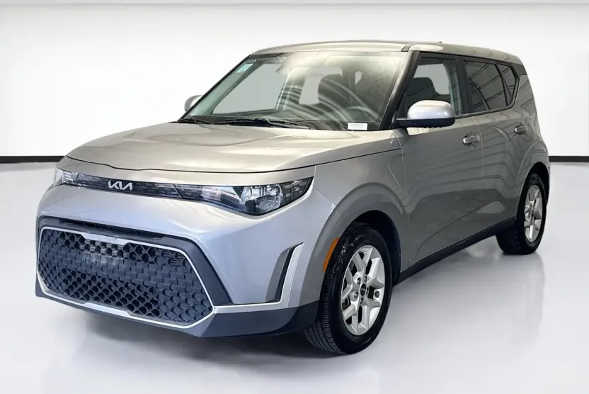 2023 Kia Soul LX photo 1