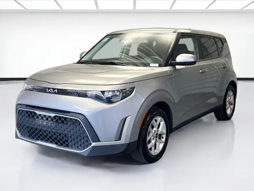 2023 Kia Soul LX photo 1
