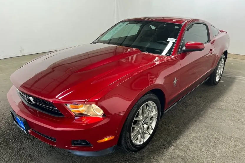 2012 Ford Mustang V6 Premium photo 1