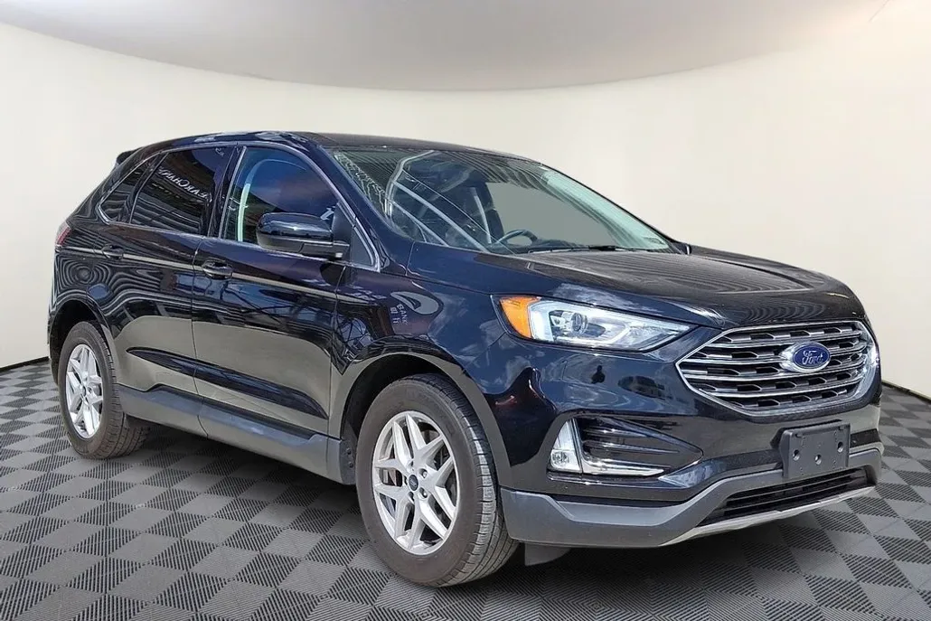 2022 Ford Edge SEL photo 1