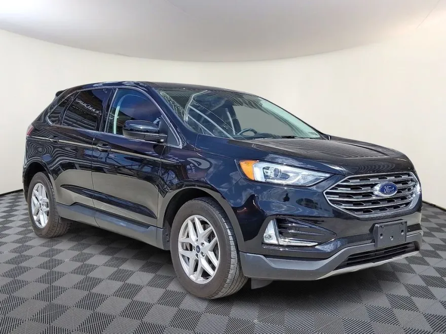 2022 Ford Edge SEL photo 1