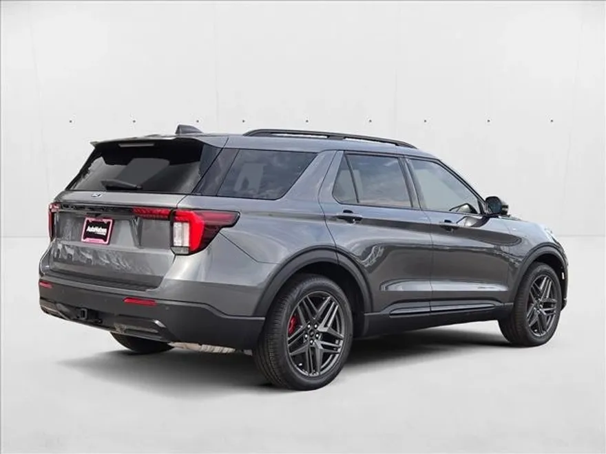 2025 Ford Explorer ST-Line photo 1