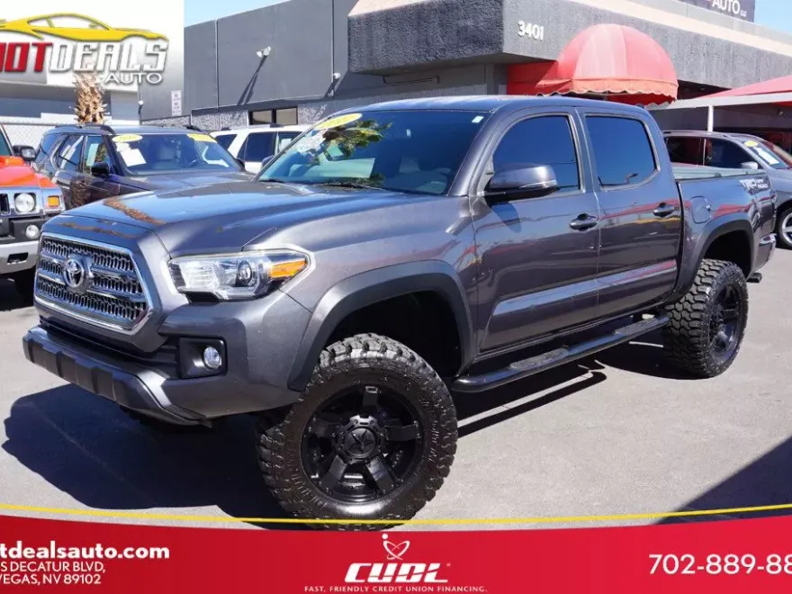 2017 Toyota Tacoma TRD photo 1