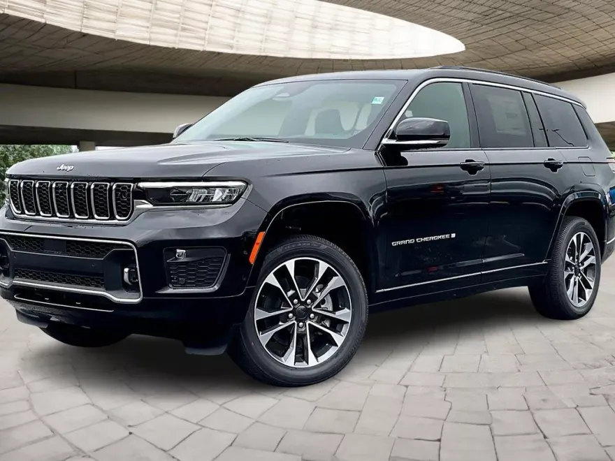 2025 Jeep Grand Cherokee Overland photo 1