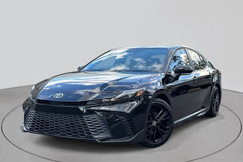 2025 Toyota Camry SE photo 1