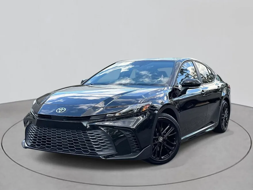 2025 Toyota Camry SE photo 1